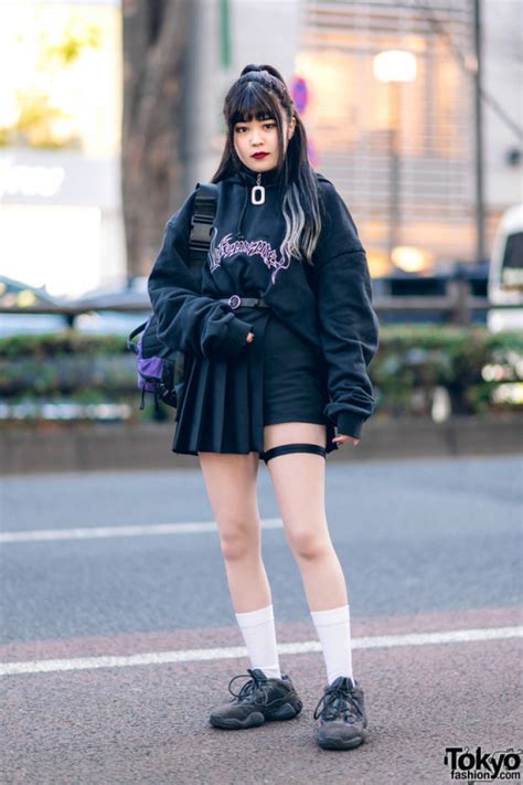 japanese 16 year olds maria and megumi on the tokyo fashion