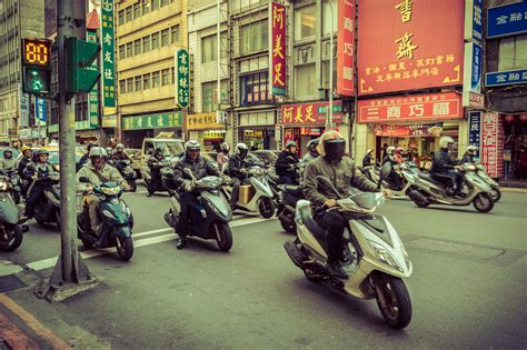 Maybe you would like to learn more about one of these? 荷蘭人知道台灣嗎？【地球幫你問】荷蘭台荷交流篇 | DQ 地球圖輯隊 帶你看透全世界