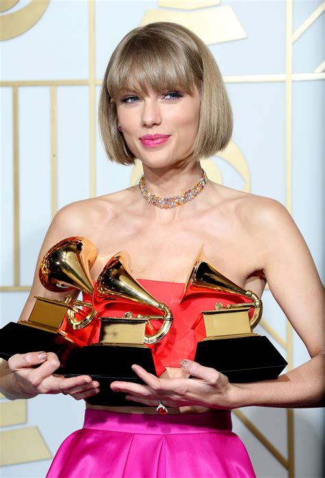 Taylor Swift 58th Grammy Awards 4