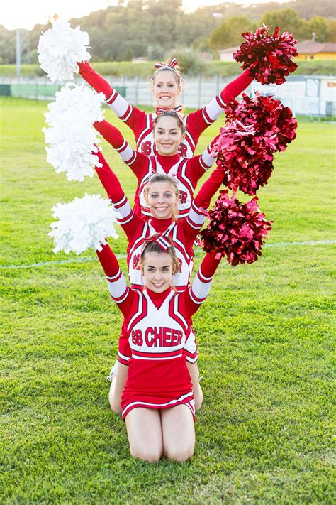 Group Of Cheerleaders In The Field Cheerleading Team Pictures Youth Cheerleading Cheer Team