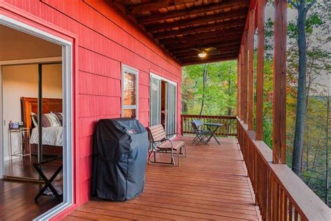 We feature vacation cabins in virginia, missouri, pennsylvania, north carolina, and more. 8 Charming Cabins in Connecticut to Book Now | New England ...