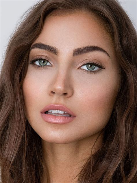 Interview With Gorgeous Model And Influencer Anna Louise