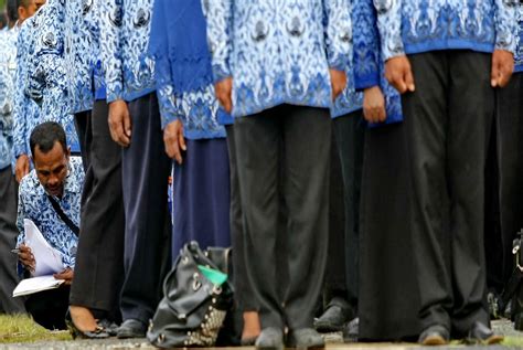 Gaji pns 2021 kabarnya terdiri dari komponen gaji dan 2 tunjangan saja, yakni tunjangan kinerja dan tunjangan kemahalan, ini detail gaji pns tiap golongan. BPN Soroti Kenaikan Gaji PNS Jelang Pilpres 2019 | Republika Online
