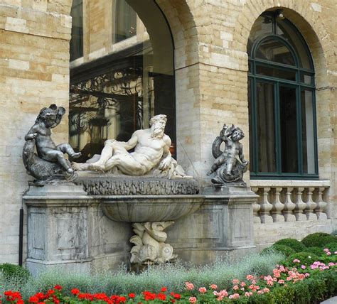 Odette en ville is situated in a private residence from the 1920's. Bruxelles (Belgique), l'hôtel de ville: L'Escaut, par Pier ...