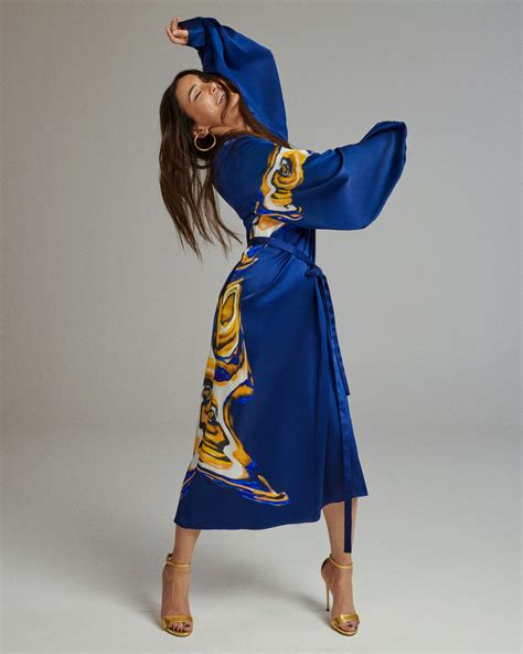 Nazanin Boniadi Created A Dress That Symbolizes Freedom For Iranian Women Vogue Online Sprint