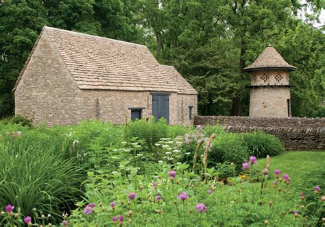A Touch of England: Cotswold Cottage - Victoria Magazine