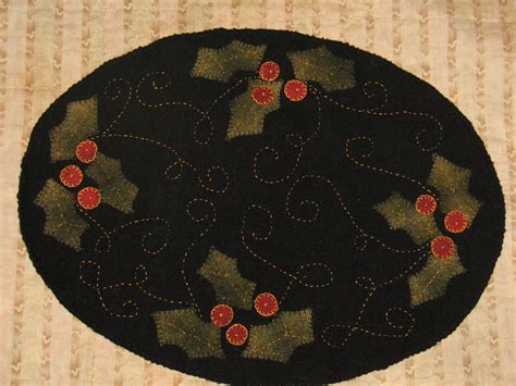 Holly Penny Rug By Janice Sonnen Christmas Applique Christmas Quilts