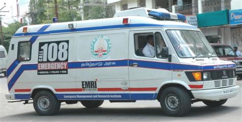 Give Way To Ambulance Emergency Vehicles Wi Nationz
