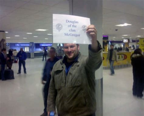 40 Hilarious Airport Greeting Signs That Are Both Funny And Embarrassing