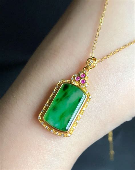 18K Jadeite Pendant Necklace Natural Icy Pure Green Jadeite Pendant - Gradejade By Melody