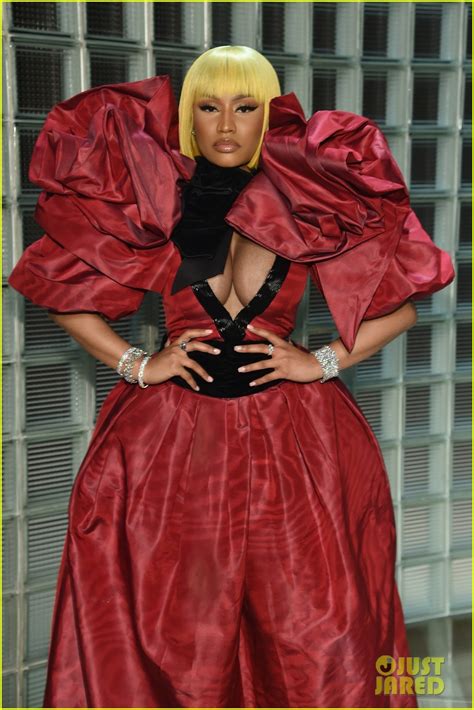 Nicki Minaj Is A Red Queen At Marc Jacobs Nyfw Show Photo 4145509