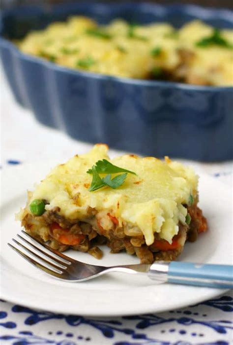 Shepherd's pie is a classic comfort food recipe that's healthy, hearty and filling. Easy Vegan Shepherd's Pie. - The Pretty Bee