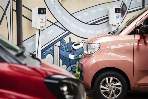 China Electric Car Sales Rose In May As Lockdowns Start To Ebb Bloomberg