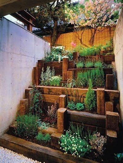 Rustic Terraced Herb Garden Idées Jardin Jardin Zen Jardins Verticaux