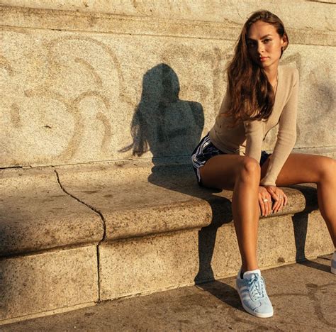 Emily Oberg Of Sporty And Rich Is All About Keeping It Simple Emily Oberg Woman Crush Sporty