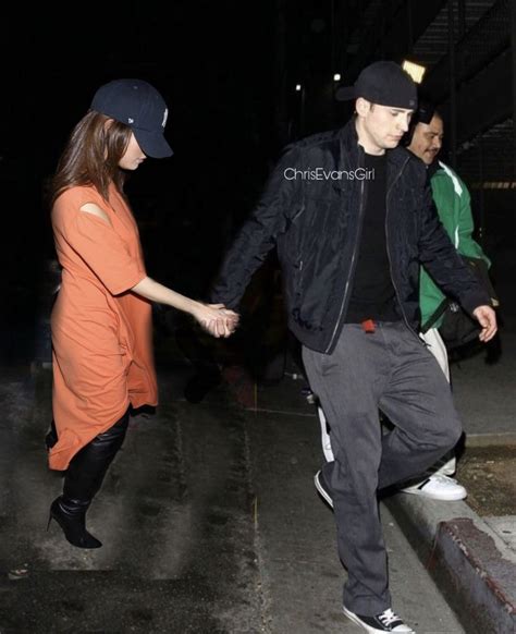 Au cours de son passage dans l'émission watch what happens live, selena gomez a révélé qu'elle craquait pour un autre jeune homme et il s'agit de chris evans. Pin by ChrisEvansGirl on Chris Evans & Selena Gomez ...