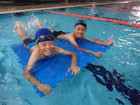 Swimming (as a water sport). 長安呂老師體育課: 106 上學期高年級游泳活動課程