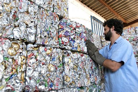 Os Desafios Enfrentados Pelos Catadores De Materiais Recicláveis No Brasil