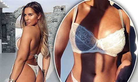 Love Islands Jess Shears Shows Off Her Sensational Curves Daily Mail