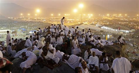 Muslims begin hajj pilgrimage in Saudi Arabia