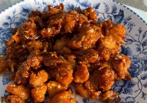 Marinasi ayam dengan campuran paprika bubuk, lada bubuk, bawang putih bubuk serta garam dan air. Cara Mudah Membuat Lezat Korean Honey Fried Chicken | SRT.CLICK