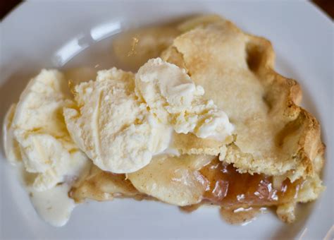 Five Reasons To Make A Honeycrisp Apple Pie Agrarian Angel