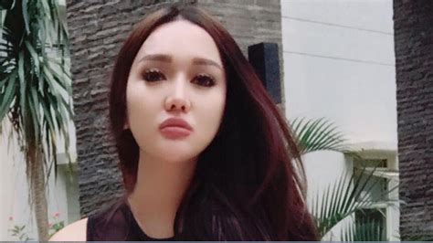 Kata adalah kumpulan dari beberapa huruf yang membentuk sebuah makna tertentu. WOW!! Heboh Laporan Polisi soal Jenis Kelamin Ganda, Ini ...