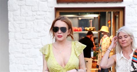 Lindsay Lohan Et Hofit Golan Arrivent à Linauguration De La Nouvelle Boutique Philippe Plein à
