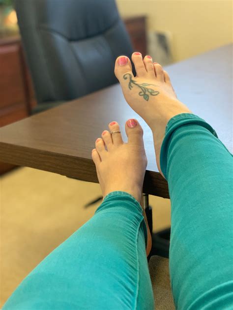 🌸this Is The View When You Cum Into My Office🌸 Rverifiedfeet