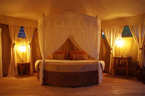 If you love canopy beds and a good diy project, you're in for a special treat. round canopy double-bed at Suites Tent Penjor