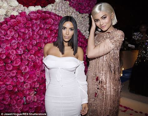 Dubai Doppelgangers For Kim Kardashian And Kylie Jenner Daily Mail Online