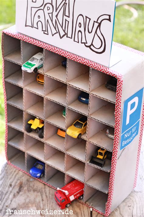 Ab sofort können sie an unserer elektrotankstelle im erdgeschoß kostenlos während der parkzeit strom. Parkgarage, basteln für Kinder - Frau Schweizer