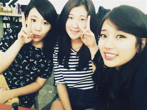 Suzy Shows Her Support For New Group 15 Elementary School Students