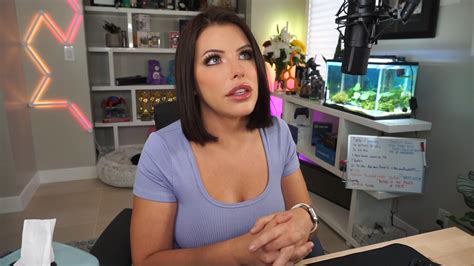 Adriana Chechik Isn T Allowed In The Twitch Rivals Fortnite No Build