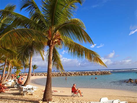 This place is situated in guadeloupe, its. Les jolies plages de Saint-Anne en Guadeloupe - Dans la ...