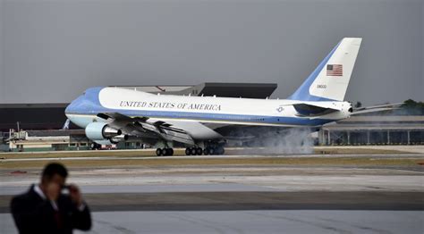The photos broadcast by the network. Obama arrives in Cuba in first for US president in 88 ...