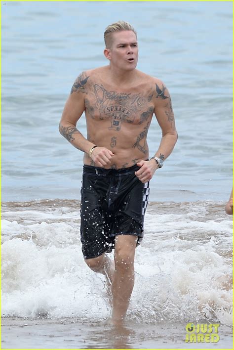 Mark Mcgrath Goes Shirtless At The Beach For His 50th Birthday Photo 4051998 Photos Just
