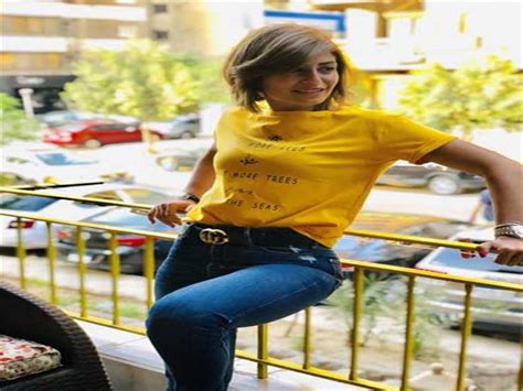 منة فضالي سعيدة بـنسل الأغراب. بالأصفر.. أحدث جلسة تصوير لـ منة فضالي | مصراوى