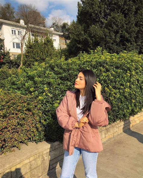 Özge Yağız On Instagram Mood For All Holidays🙆🏻‍♀️ Turkish Women