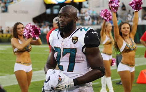 Here S Why Leonard Fournette Keeps A Bill Under His Uniform That S Just Asking To Get
