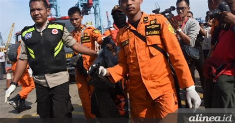 Dua Dari Tiga Jenazah Korban Lion Air JT 610 Diserahkan Ke Pihak Keluarga