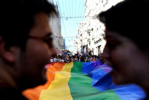 Gay Pride Istanbul Les Manifestants Proclament La R Volte Des Homos