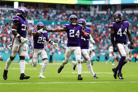 Inconsistencies remain, but Vikings outlast Dolphins to go 2 games up