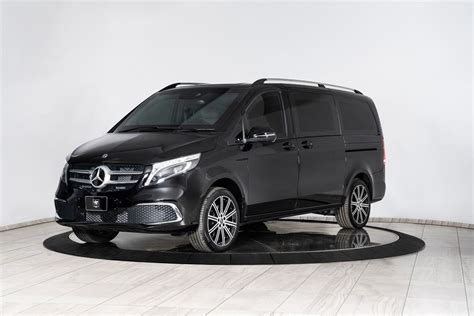 It's 1.8m high and 2.2m wide, so you'd be forgiven for thinking that. Mercedes-Benz V-Class is Bulletproof - Cars.co.za