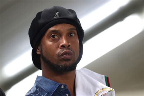 Justiça paraguaia mantém Ronaldinho Gaúcho na cadeia Placar