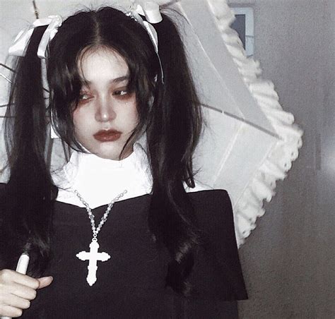 Pin By 🥀🥀🥀 On 铁之处女 Goth Aesthetic Aesthetic Girl Grunge Aesthetic