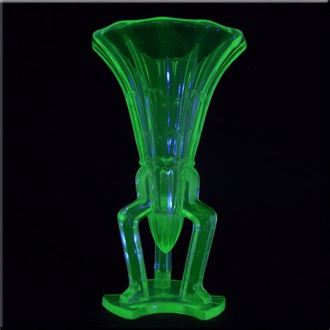 czech 1930 s art deco uranium green glass rocket vase £29 99 art deco glass antique glass