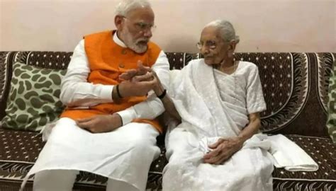 Pm Modis Mother Is Going To Be 100 Years Old Even Today She Does All