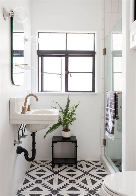 Learn how to select, install and maintain browse the photo gallery of beautiful bathroom floors from diy network's hit tv show. Modern Black And White Floor Tiles Bathroom - BESTHOMISH