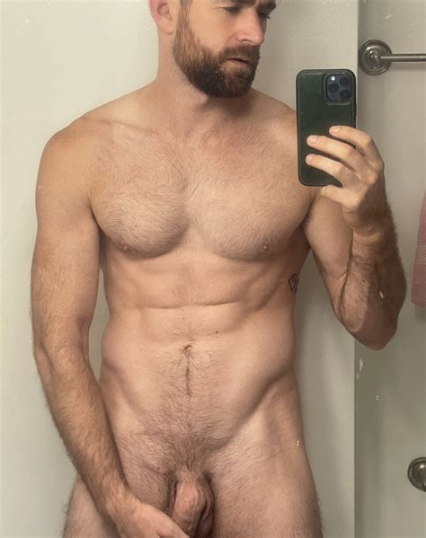 Bearded Daddy And His Naked Selfie